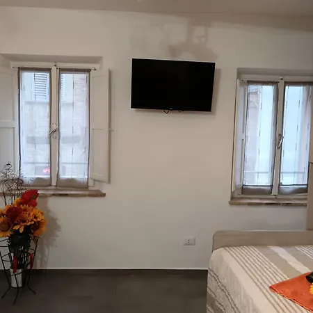 Santa Lucia אורבינו